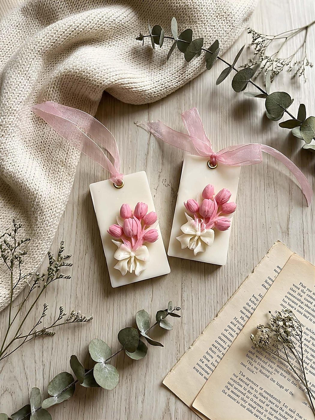 Wax sachets with pink tulip bouquet reliefs and pink ribbons, handmade soy wax, Pink Blossom bulk order