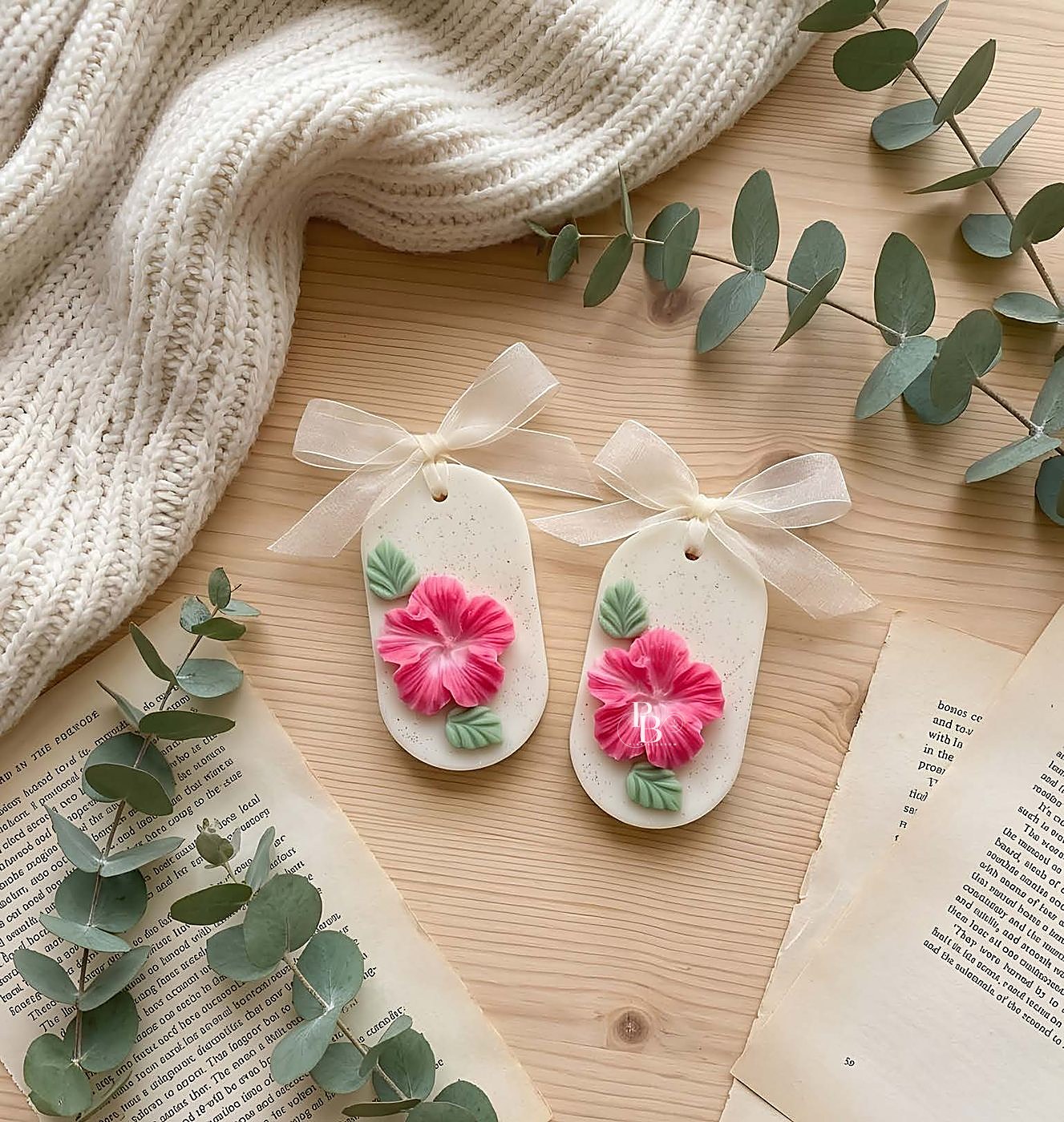 Oval wax sachets with pink hibiscus flowers and white bows, handmade soy wax, Pink Blossom bulk order